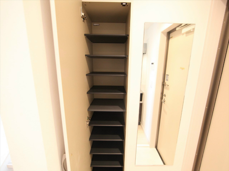 玄関　玄関　シューズボックス付（収納充実してます）