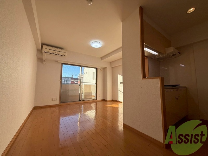 居室・リビング　リビングは１１．４帖のＬＤＫです。広々していていいですね。