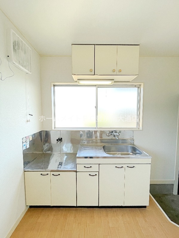 キッチン　同型別部屋写真（反転）