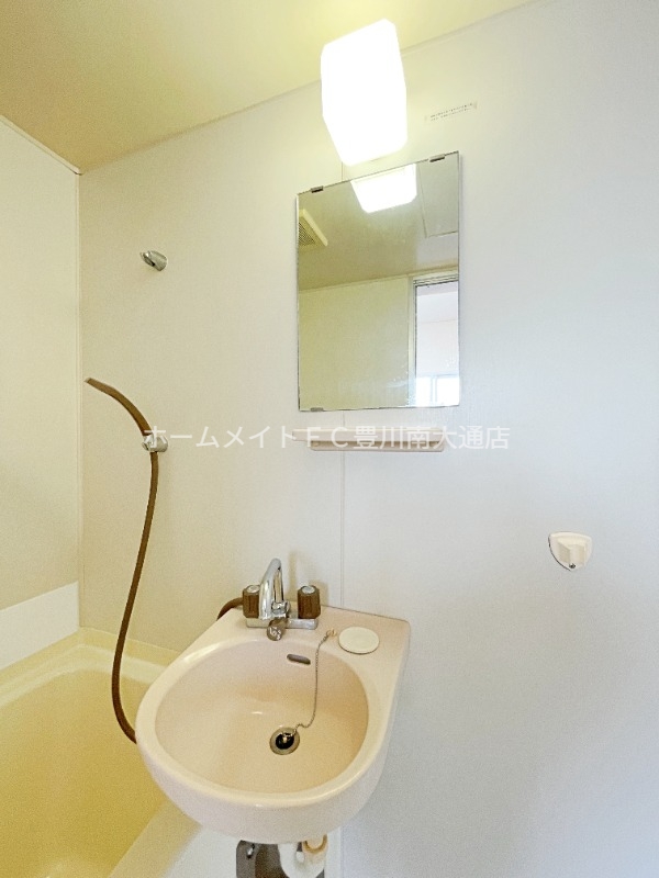 洗面設備　同型別部屋写真（反転）