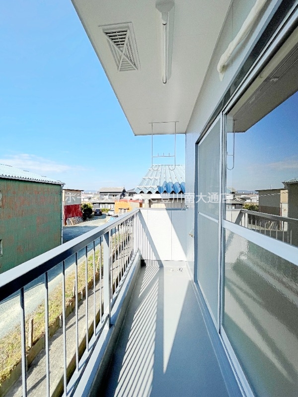 バルコニー　同型別部屋写真（反転）