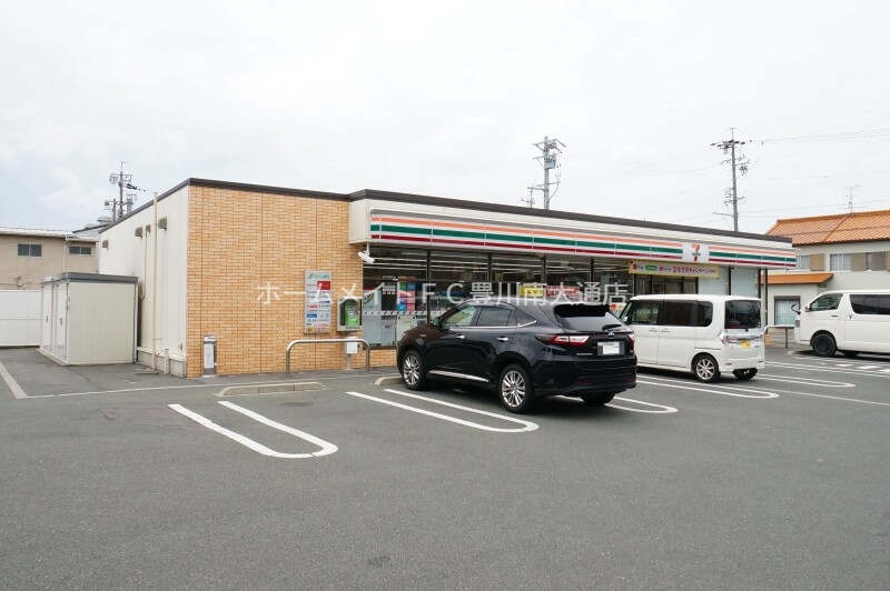コンビニ　セブンイレブン豊橋横須賀町店（コンビニ）まで303m
