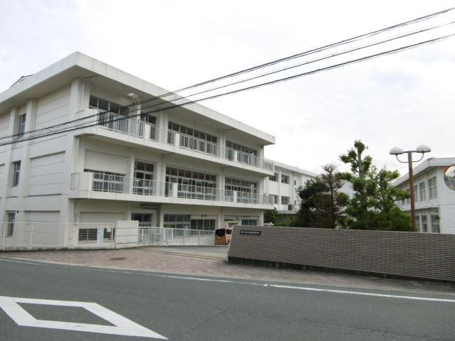 中学校　豊川市立御津中学校（中学校）まで787m