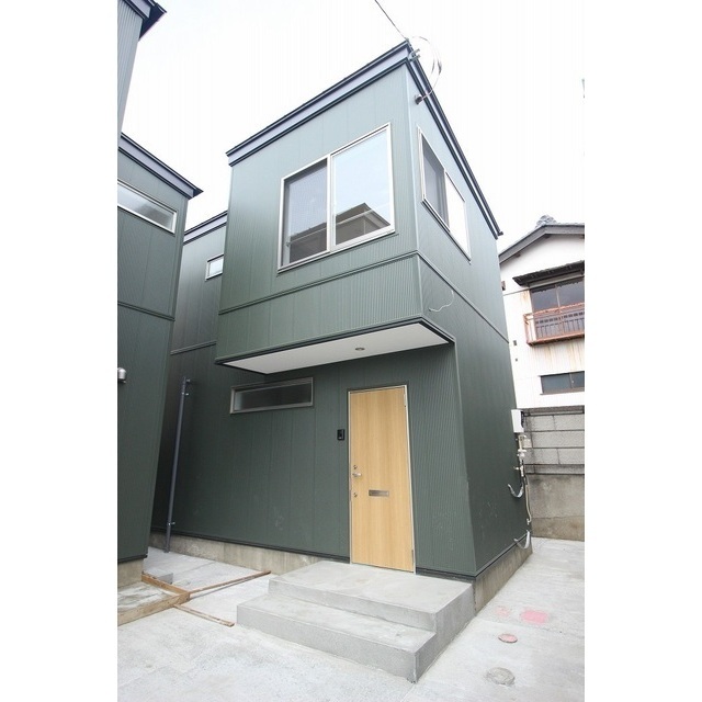 建物外観　建築中