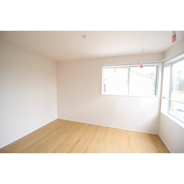 居室・リビング　２階洋室　※完成前の写真となります。