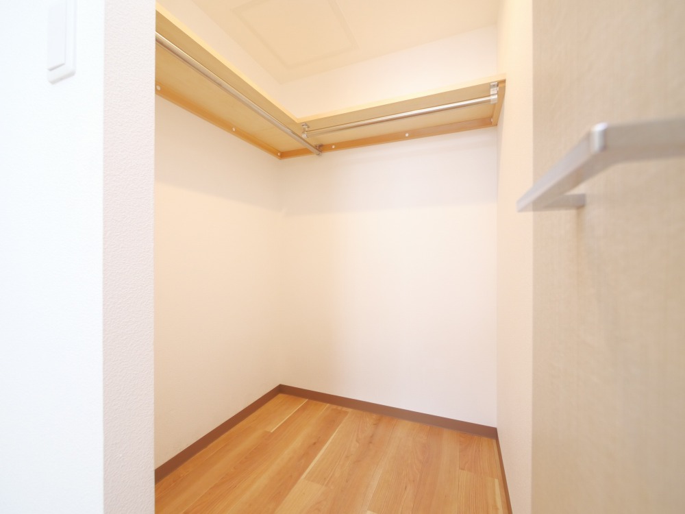収納　収納力のあるウォークインクローゼット付きです！