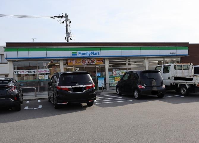 コンビニ　ファミリーマート（コンビニ）まで378m