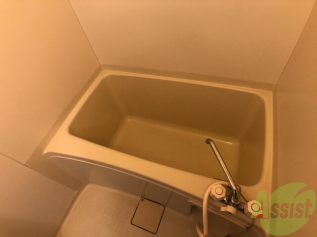 バス・シャワールーム　落ち着いたデザインのバスルーム。ゆったりできそうです。