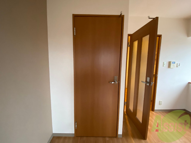 収納　リビングにある収納です。奥行きがあり使いやすいです。