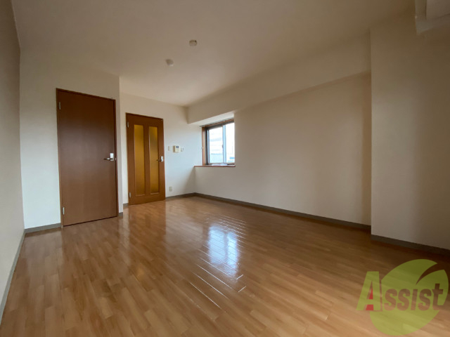 その他部屋・スペース　リビングは広いのでベッドをおいても十分なスペースがあります。