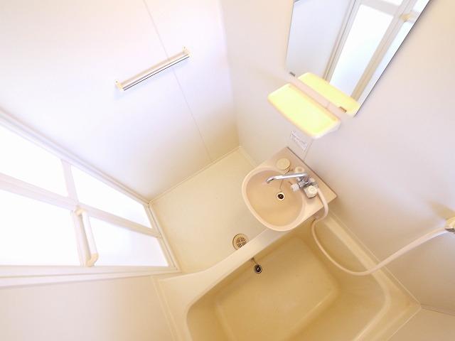 バス・シャワールーム　落ち着いた空間のお風呂です