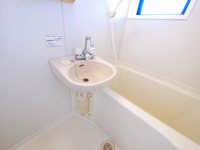 洗面設備　脱衣スペースもあります