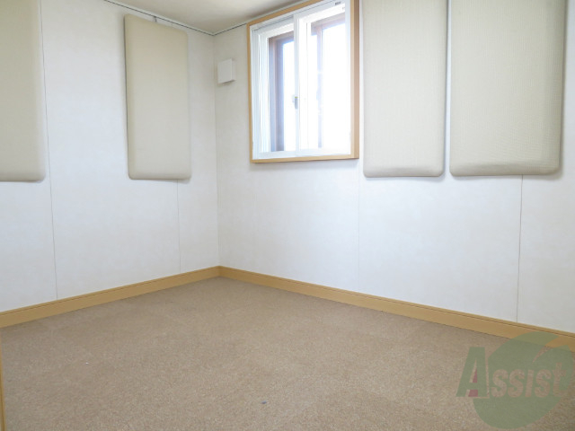 その他部屋・スペース　白さが清潔感を出してくれます。お部屋も明るいですね。