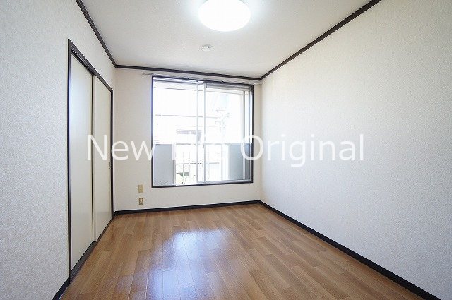 その他部屋・スペース　ゆったりと寛げる5.4帖の主寝室。