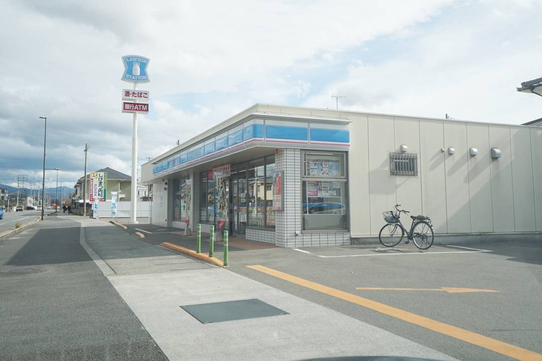 コンビニ　ローソン松山居相一丁目店（コンビニ）まで369m