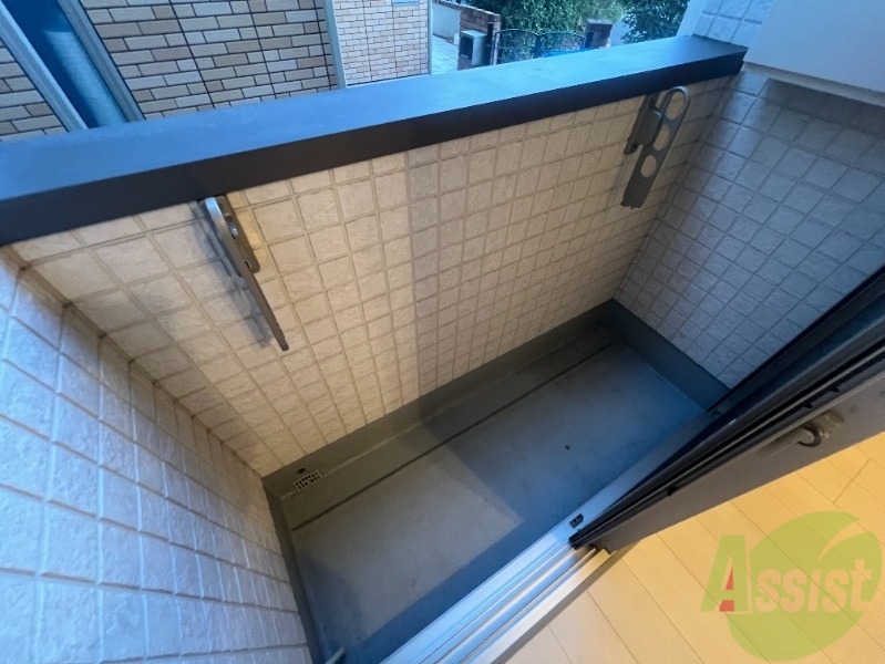 バルコニー　こちらはバルコニーになります。洗濯物干しはこちらで。