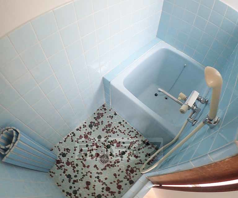 バス・シャワールーム　コンパクトなお風呂です。