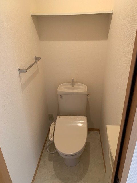 トイレ　温水洗浄便座付トイレ