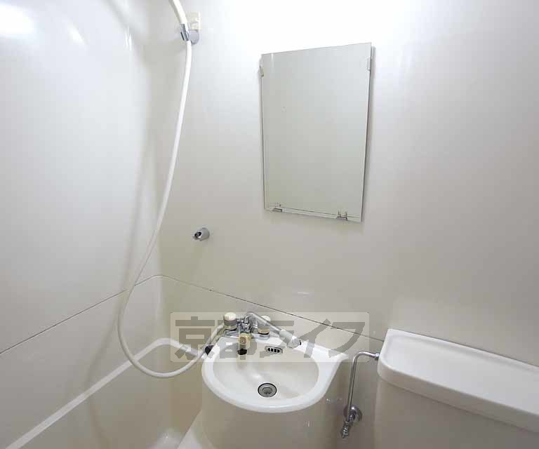 洗面設備　かわいい洗面台付です