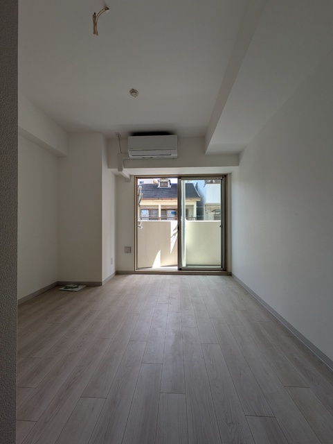 居室・リビング　２０１号室の室内写真となります。