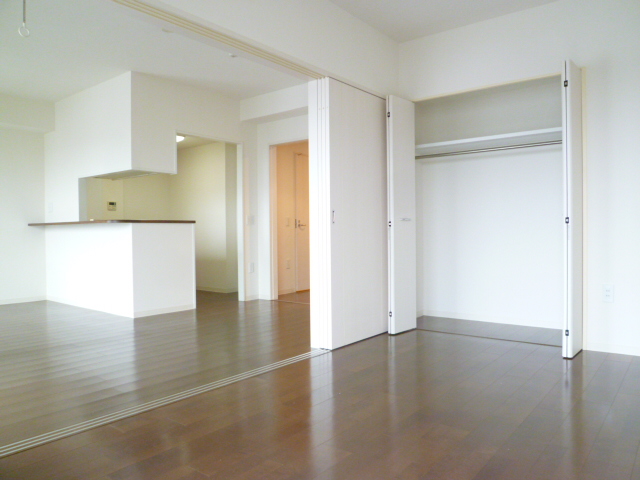 居室・リビング　同部屋【前回退去時】の参考写真