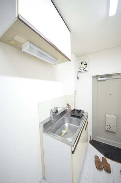 キッチン　～部屋により内装異なります～