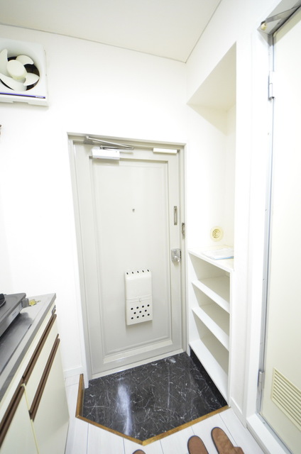 玄関　～部屋により内装異なります～