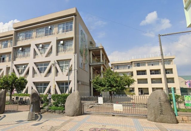 小学校　豊中市立高川小学校（小学校）まで263m