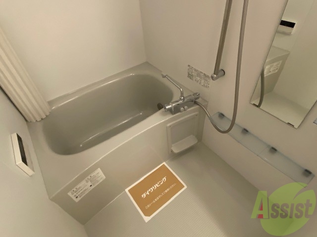 バス・シャワールーム　バスルームはこちらです。広々としてゆったり休めます。