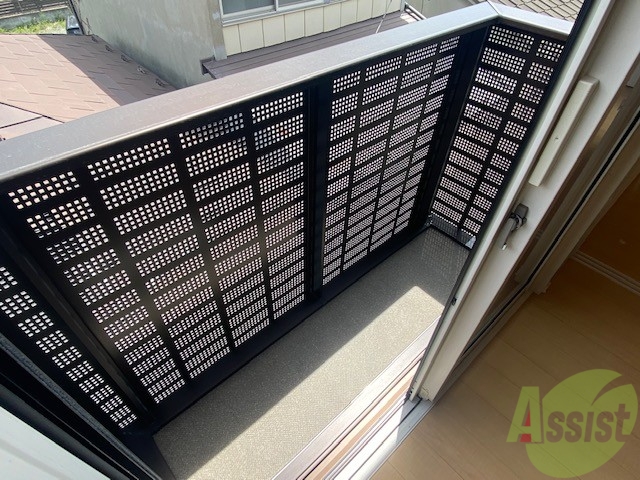 バルコニー　バルコニーは幅があり、広い印象を受けました。