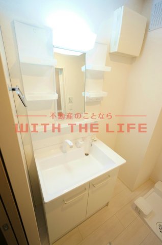 洗面設備　独立洗面化粧台が付いています