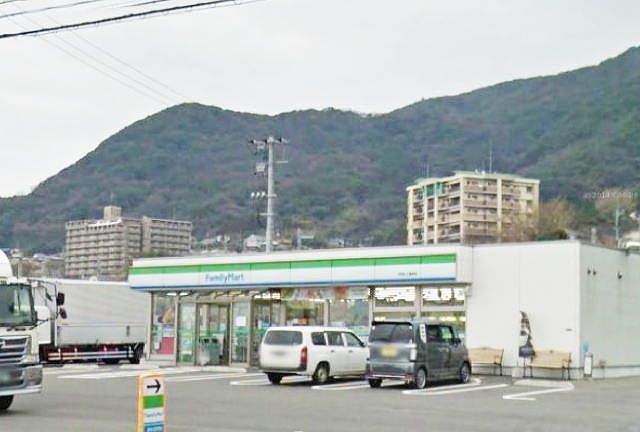 コンビニ　ファミリーマート片上海岸店（コンビニ）まで1700m