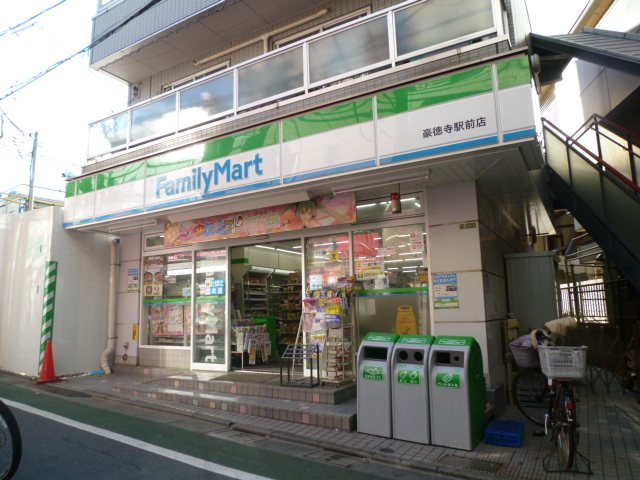 コンビニ　ファミリーマート豪徳寺駅前店（コンビニ）まで149m
