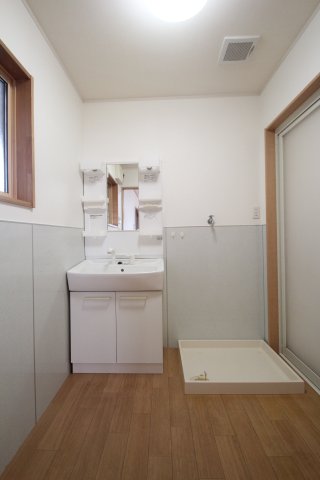 洗面設備　ゆったりとしたスペースです