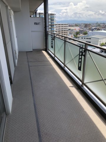 バルコニー　開放的で明るい空間を演出してくれるバルコニーです