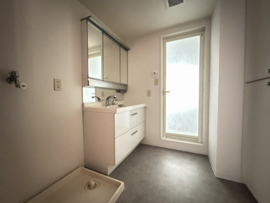 洗面設備　使いやすい洗面所です