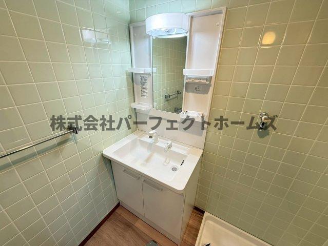 洗面設備　使いやすい独立洗面台です