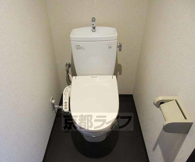 トイレ　ウォシュレット付き・