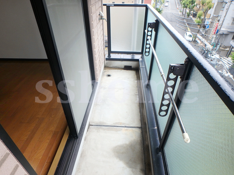 バルコニー　バルコニー☆目隠しがあって女性にも安心☆