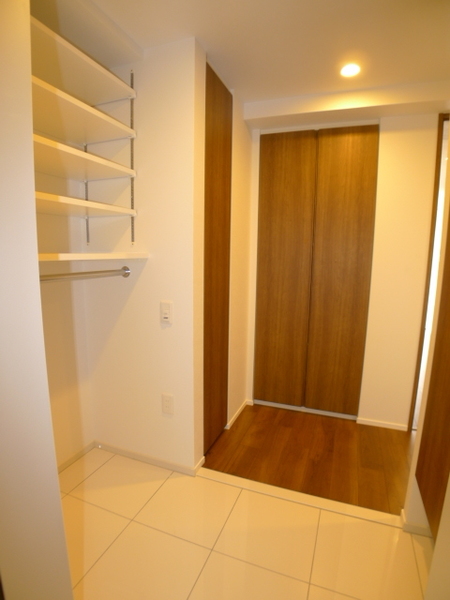 玄関　同タイプ別室参考写真