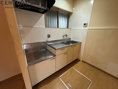 キッチン　窓付きキッチンで換気しやすくオススメです！