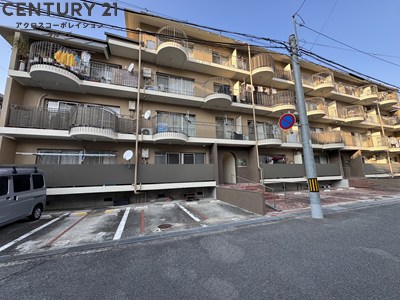 建物外観　敷地内に駐車場あります！