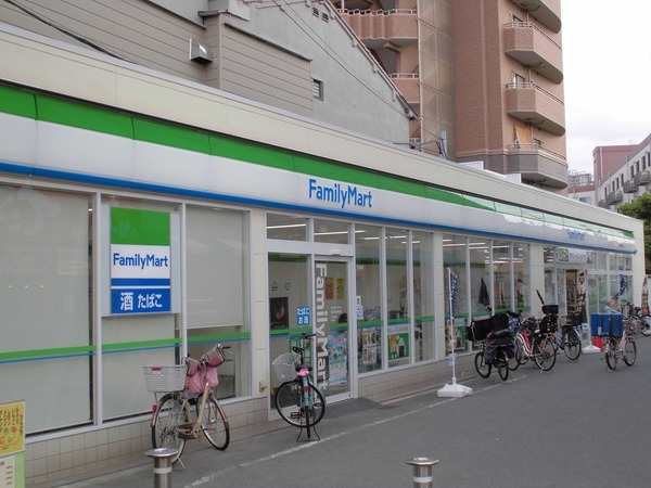コンビニ　ファミリーマート（コンビニ）まで60m