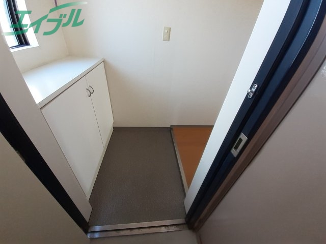 玄関　同型、反転タイプの部屋写真です。