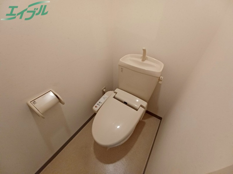 トイレ　同型、反転タイプの部屋写真です。