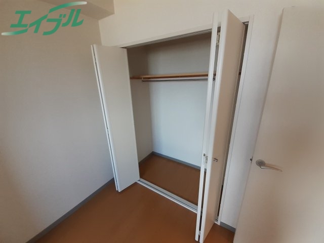 収納　同型、反転タイプの部屋写真です。