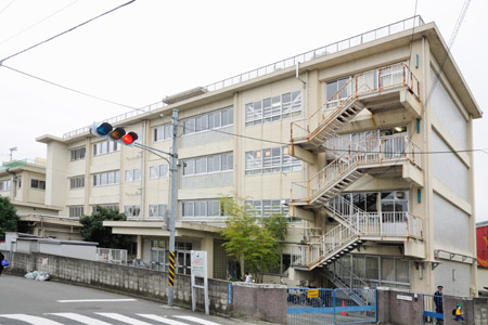 小学校　川崎市立南百合丘小学校（小学校）まで935m