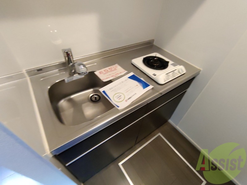 キッチン　シンプルなキッチンです。一人暮らしにはちょうどいいサイズ。