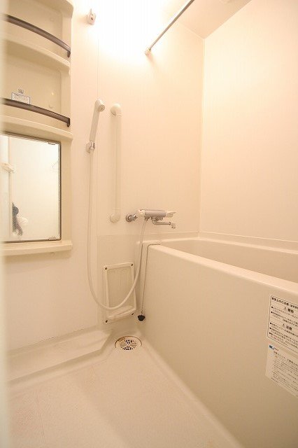 バス・シャワールーム　同物件、別号室のものです。