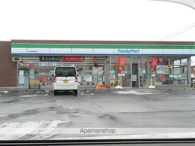 コンビニ　ファミリーマート（コンビニ）まで1376m